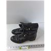 Image 1 : Boots - Size 9