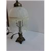 Image 3 : Glass & Bead Shade End Table Lamp - 14" Tall