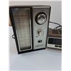 Image 4 : (2) Vintage Radios: Emerson & Strauss - As Is & Candle Alarm Clock