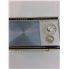 Image 4 : Lloyd's Vintage Portable Radio - As Is