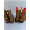 Image 7 : (2) Leather Boots - Size 7 Women's - Cougar Brand & Mocatem Brand - Some Wear