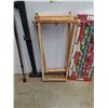 Image 3 : Canvas Frames 30" x 12", Gift Wrapping, Adjustable Cane and Vacuum Attachment - PICK UP