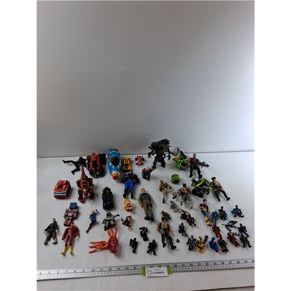 Assorted Toys - Xenomorph Queen, Terminator, Halo, Misc - As Is