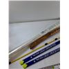 Image 2 : (2) Hockey Sticks, Step in Post, Shrink Film, Wooden Stick - PICK UP
