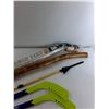 Image 3 : (2) Hockey Sticks, Step in Post, Shrink Film, Wooden Stick - PICK UP