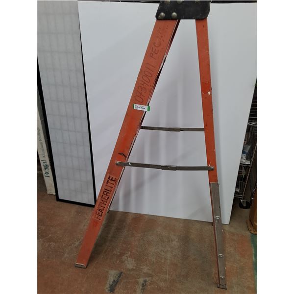 ** Featherlite Fibreglass 6' Ladder - Pickup Only