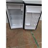 Image 2 : * Hamilton Beach Mini Fridge - 18.5x18x33" - Power Detected - Pickup Only