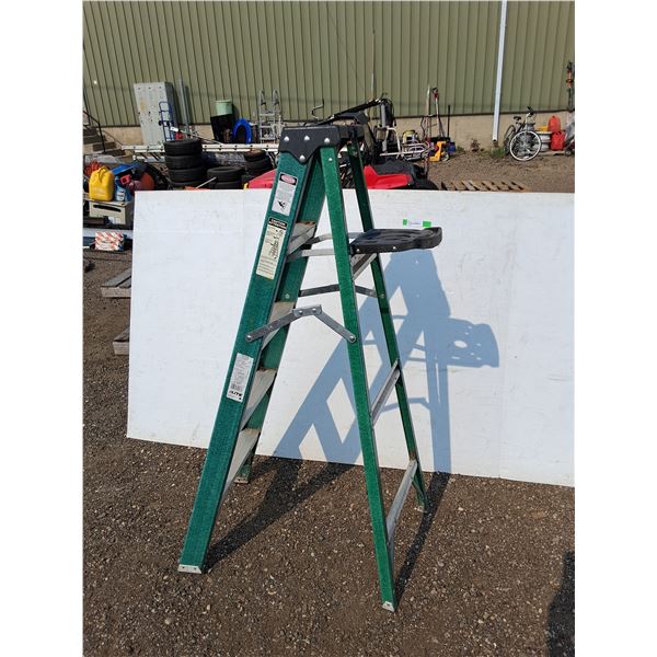 ** Foldable Ladder 58", Cannot Ship