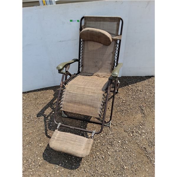 **Folding Lawn Chair, Cannot Ship