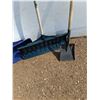 Image 5 : **(3)Snow Shovels With One Square Shovel, Cannot Ship