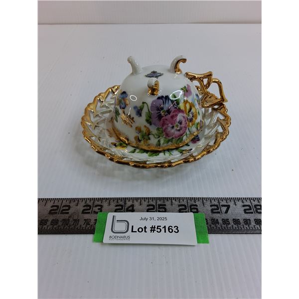 Vintage Castle 3-footed Porcelain Tea Cup & Saucer