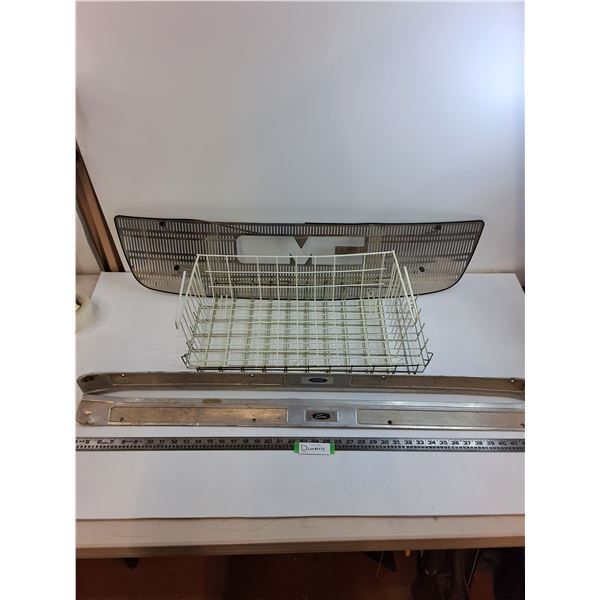** GMC 36" Cloud-Rider, Pair of 42" Ford Kick Plates, Metal Cage Baskets - Pickup Only
