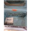Image 3 : (2) Vintage Suticases: Blue & Beige Samsonite