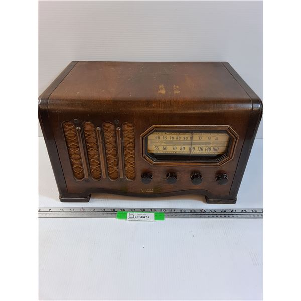 Vintage Arcadia Tube Radio - 11" x 18" x 11"