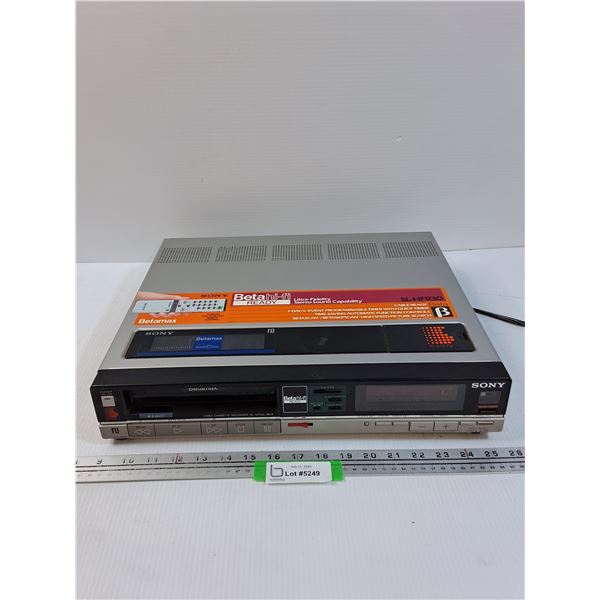 Sony Betamax - Model SL-HFR30 - Powers On, As Is
