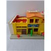 Image 3 : Fisher Price Mall, Furniture, People & Car