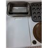 Image 2 : (2) Cutting Boards, (2) Muffin Trays, (4) Bread Pan, Misc