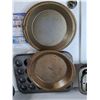 Image 4 : (2) Cutting Boards, (2) Muffin Trays, (4) Bread Pan, Misc