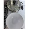 Image 7 : (2) Cutting Boards, (2) Muffin Trays, (4) Bread Pan, Misc