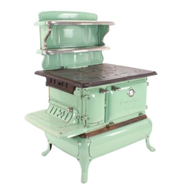 C. 1890-1910 Quaker Grand Enamel Cast Iron Stove