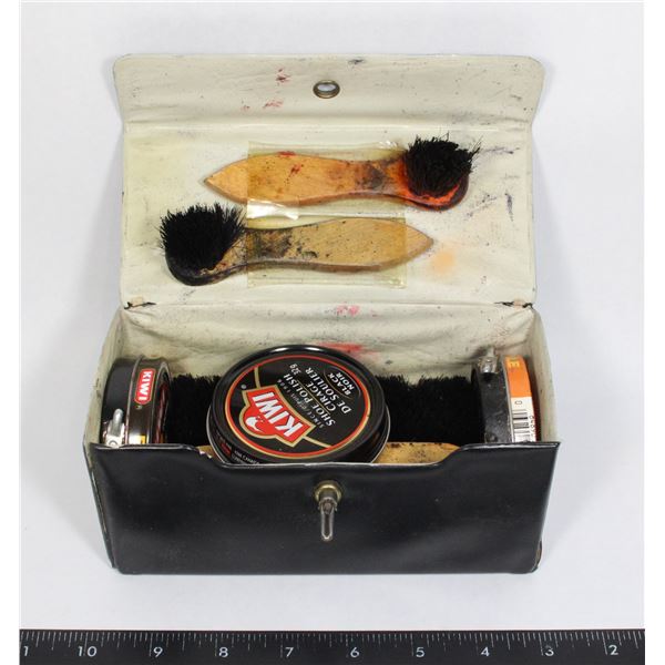 THE TRAVELER SHOE SHINE KIT