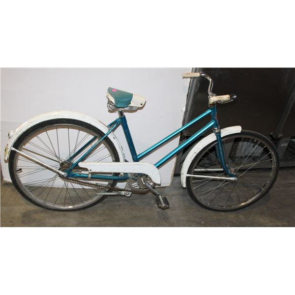 VINTAGE CCM WOMENS BICYCLE