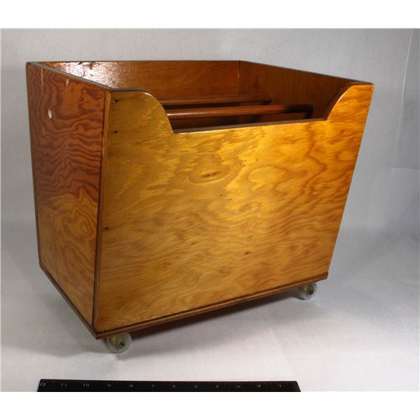 BOOK/MAGAZINE HOLDER ON WHEELS