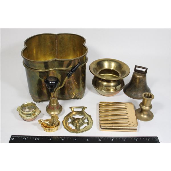 BUNDLE OF ASSORTED BRASS COLLECTIBLES, BELLS,