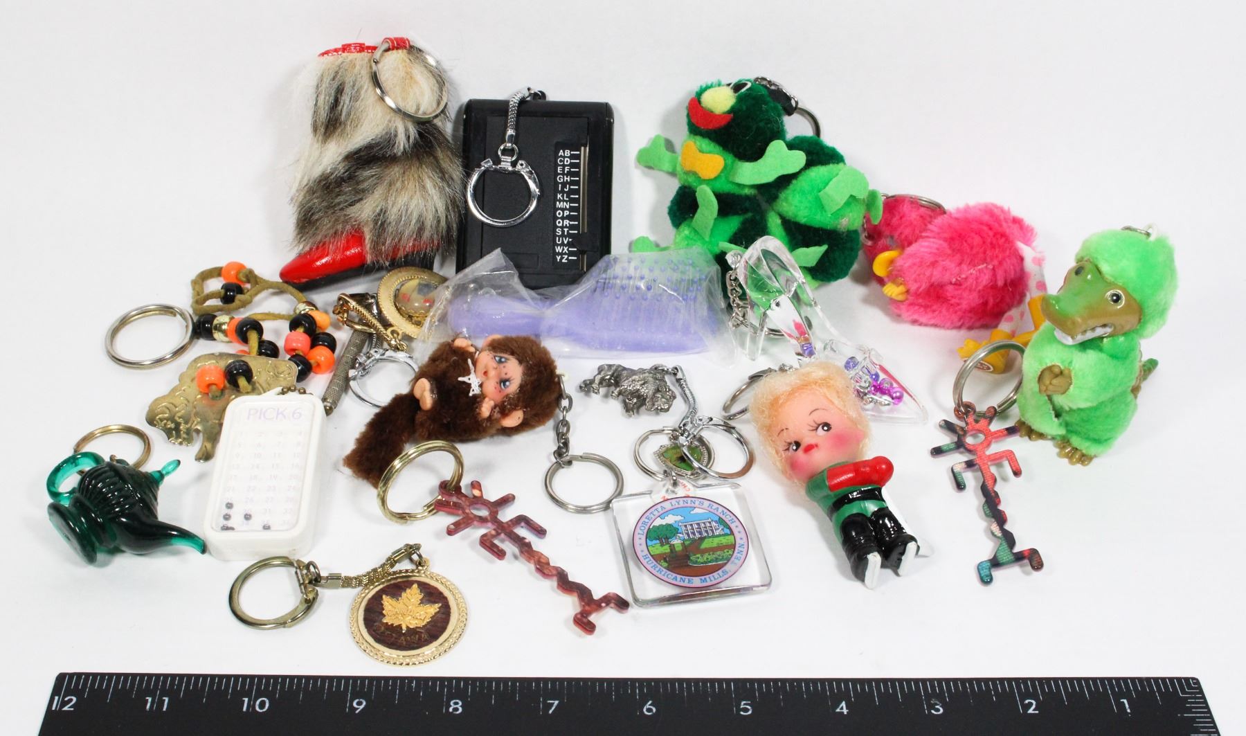 LARGE LOT OF COLLECTIBLE KEYCHAINS INCLUDING