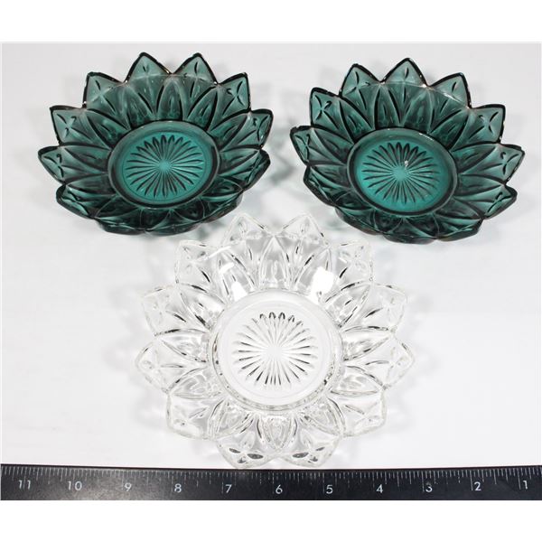 THREE VINTAGE MATCHING STYLE SMALL BOWLS