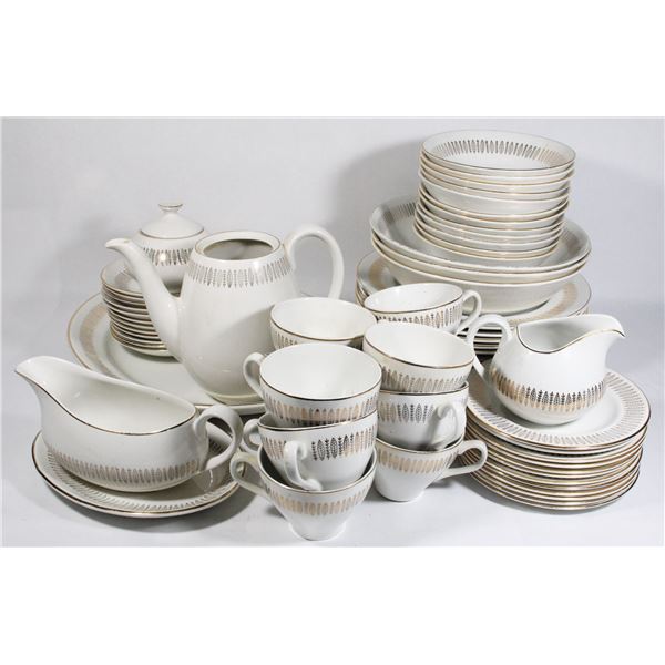 LARGE VINTAGE DISH SET. ROYAL KNIGHT TRADITIONAL DINNERWARE