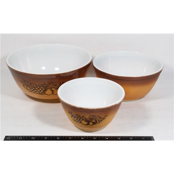 LOT OF 3 VINTAGE PYREX BOWLS