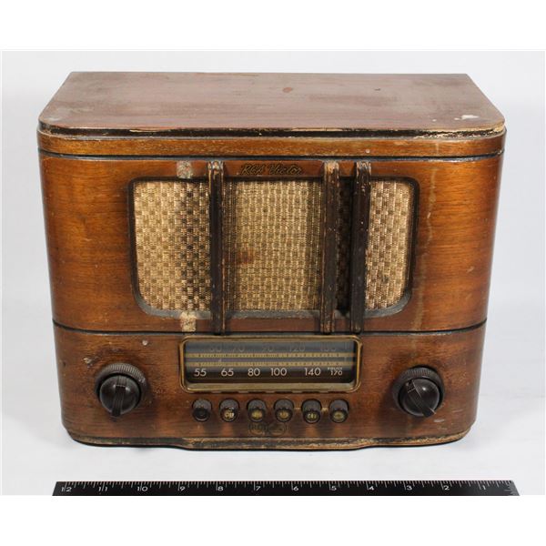 VINTAGE/ ANTIQUE RCA VICTOR RADIO MODEL 96T1
