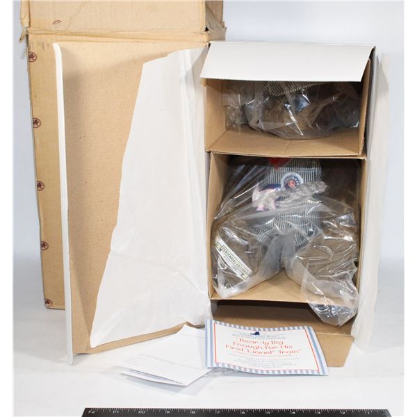 GALLERY TEDDY BEARS "BEAR-LY BIG ENOUGH FOR HIS