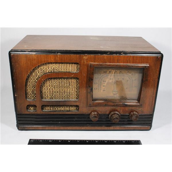 VINTAGE/ ANTIQUE STROMBERG CARLSON RADIO
