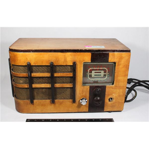 ANTIQUE RCA VICTOR RADIO