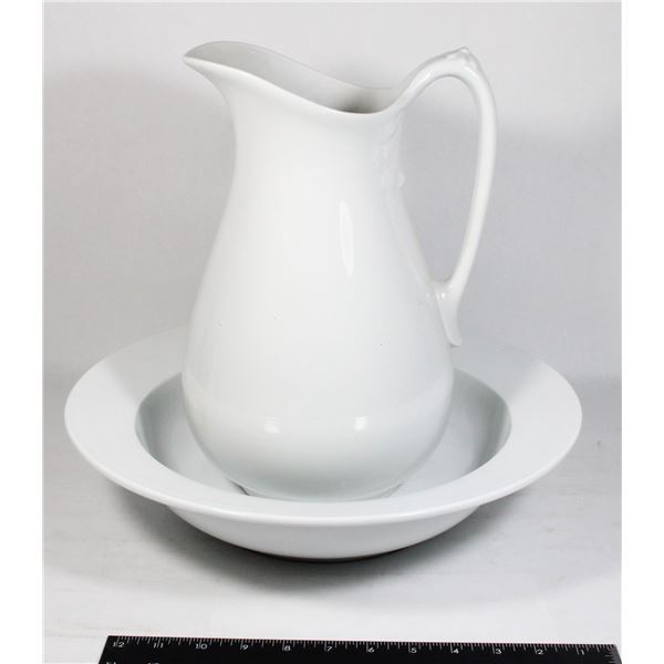 LARGE WHITE VINTAGE WASH BASEN AND