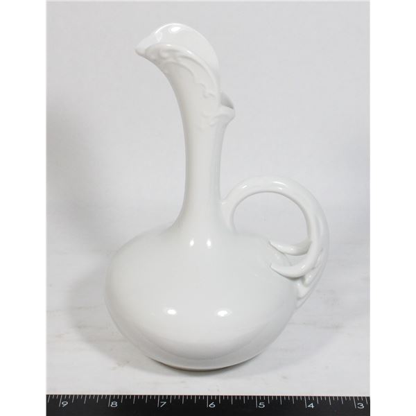 VINTAGE WHITE VASE WITH HANDLE