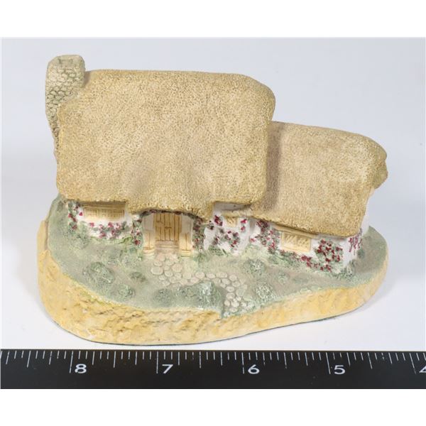 VINTAGE ROSE COTTAGE DECORATION