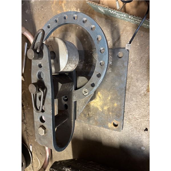 Compact bender for pipes