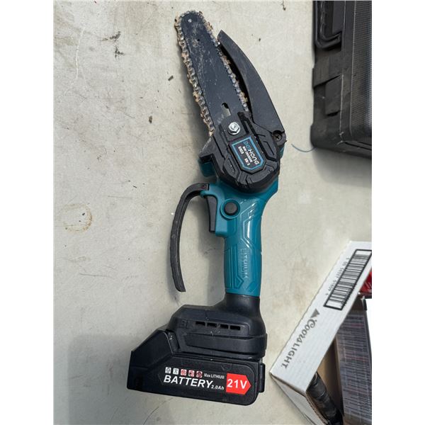 Mini chainsaw