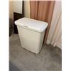 Image 1 : Laundry basket