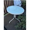 Image 1 : patio table