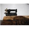 Image 5 : mini queen stove pencil sharpener + minisewing machine