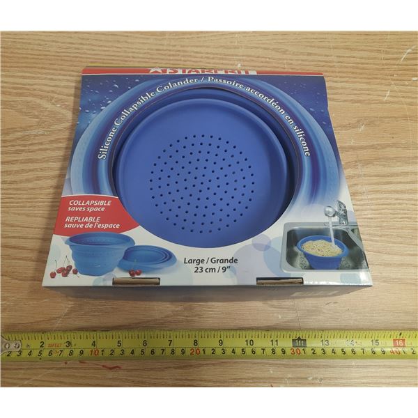 Starfruit Silicone Collapsible Colander.