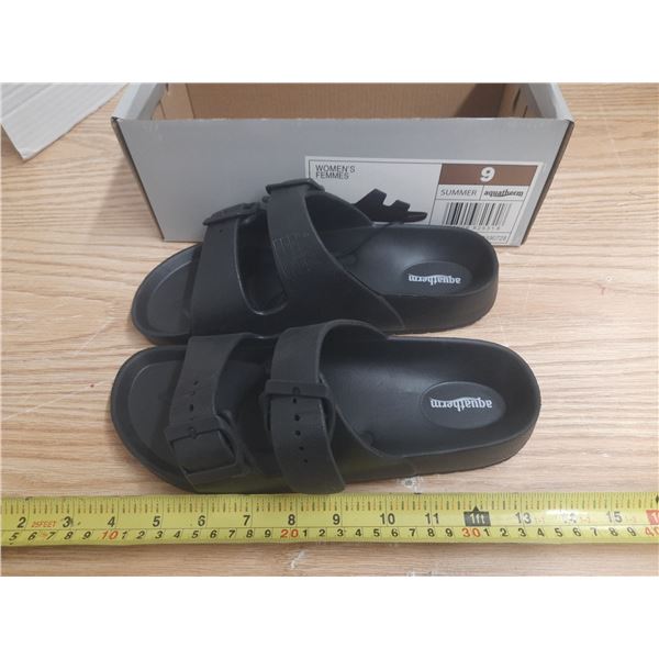 Aquatherm Women's Slipper - Size 9. (New)