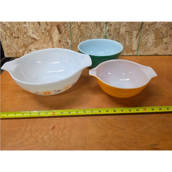3 pyrex bowls