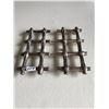 Image 1 : 1965 Expandable Silver Trivet w/ Feet