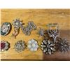 Image 2 : Lot of brooches