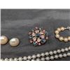 Image 5 : Lot full of Pearl Jewelry (Necklaces, Bracelets, Brooch's, Earrings, etc.)